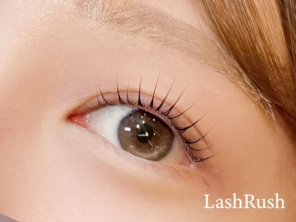 LashRush 橋本店の店内｜キューティクルケアでまつ毛を徹底保護ハリウッドラッシュリフト