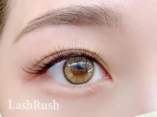 LashRush 橋本店の施術例｜こだわり抜いた自社開発のLEDボリュームラッシュ♪派手にならないボリュームUP！15分装着完了
